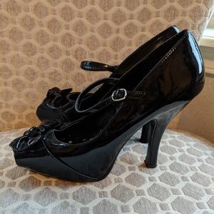 Black Patent Leather Peep Toe Pumps w/ Bows